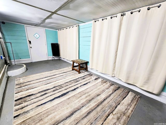 12064 Park Road 37, Lakehills, TX 78063