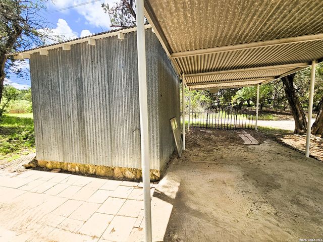 12064 Park Road 37, Lakehills, TX 78063