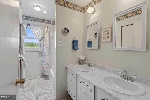 607 SPRING LINE DR, West Chester, PA 19382