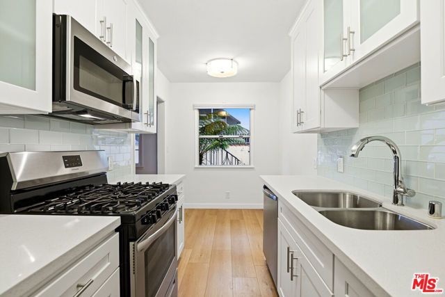 1944 S Beverly Glen Boulevard 2, Los Angeles, CA 90025