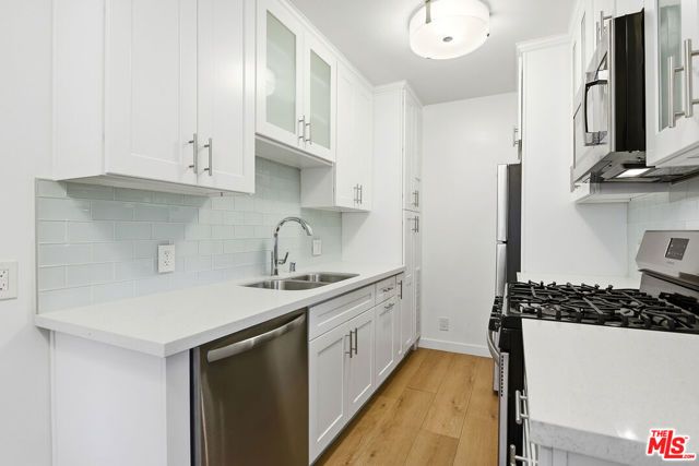 1944 S Beverly Glen Boulevard 2, Los Angeles, CA 90025