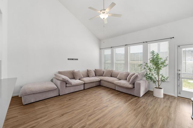 718 Hereford LOOP, Hutto, TX 78634