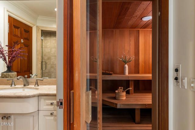 860 Flintridge Avenue, La Canada Flintridge, CA 91011