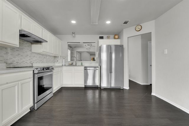 930 Timber Oaks Lane, Arlington, TX 76010