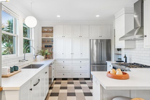 342 Elwood Ave, Oakland, CA 94610