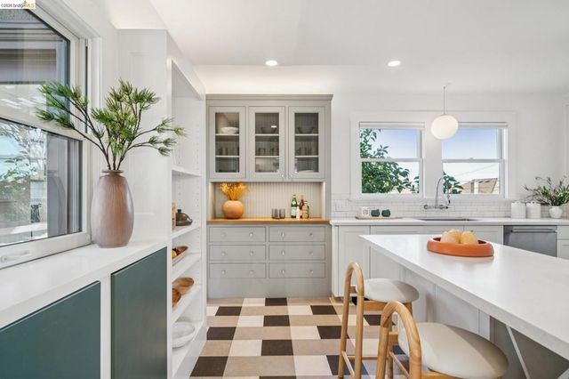 342 Elwood Ave, Oakland, CA 94610