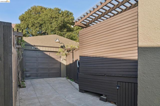 342 Elwood Ave, Oakland, CA 94610