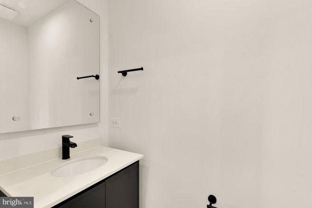 2615 OLMSTED CT NW, Washington, DC 20001
