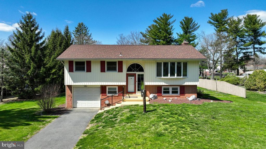 944 EDINBURGH DR, Lancaster, PA 17601
