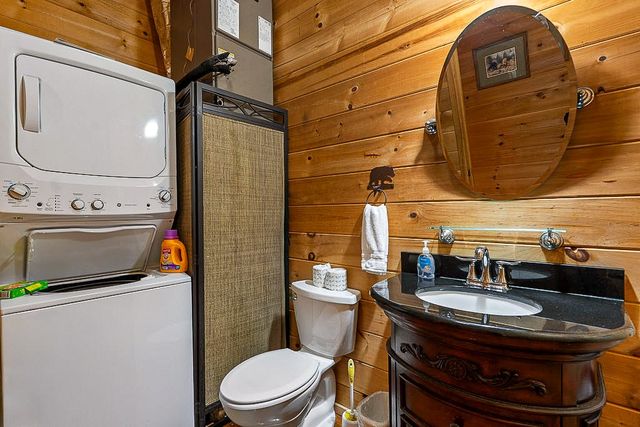 1389 N Baden Dr, Gatlinburg, TN 37738