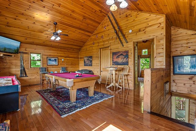 1389 N Baden Dr, Gatlinburg, TN 37738