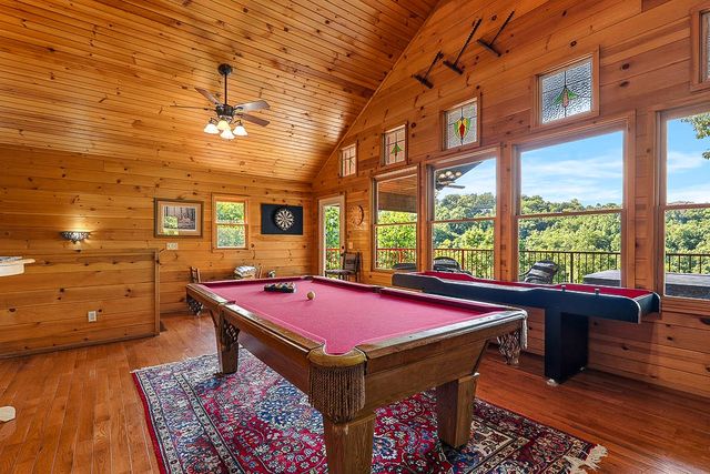 1389 N Baden Dr, Gatlinburg, TN 37738