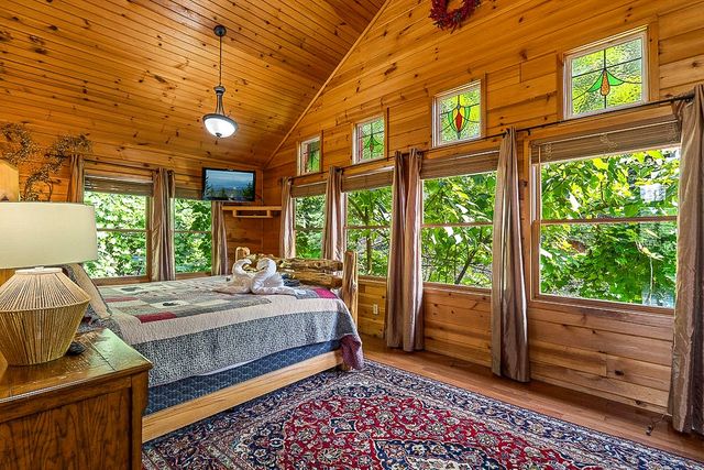 1389 N Baden Dr, Gatlinburg, TN 37738