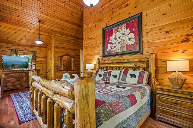 1389 N Baden Dr, Gatlinburg, TN 37738