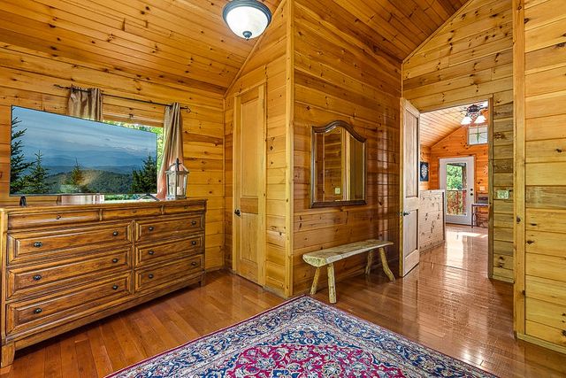 1389 N Baden Dr, Gatlinburg, TN 37738