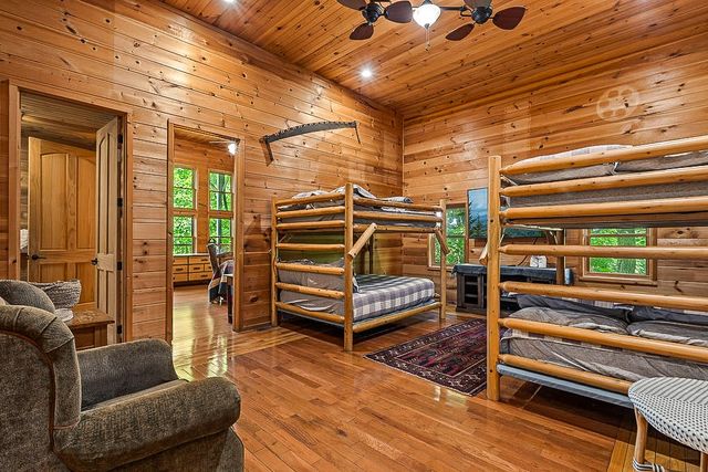 1389 N Baden Dr, Gatlinburg, TN 37738