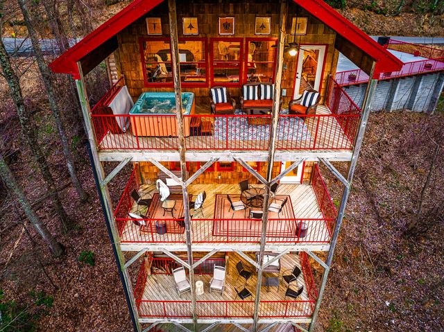 1389 N Baden Dr, Gatlinburg, TN 37738