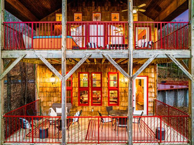 1389 N Baden Dr, Gatlinburg, TN 37738