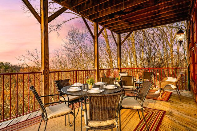 1389 N Baden Dr, Gatlinburg, TN 37738