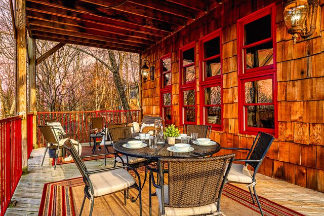 1389 N Baden Dr, Gatlinburg, TN 37738