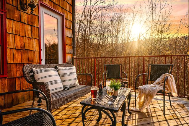 1389 N Baden Dr, Gatlinburg, TN 37738