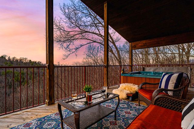 1389 N Baden Dr, Gatlinburg, TN 37738