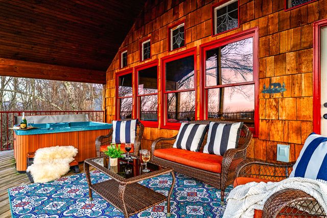 1389 N Baden Dr, Gatlinburg, TN 37738