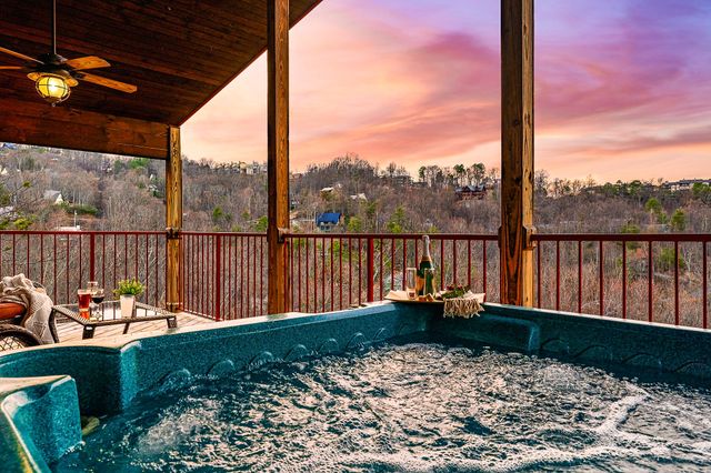 1389 N Baden Dr, Gatlinburg, TN 37738
