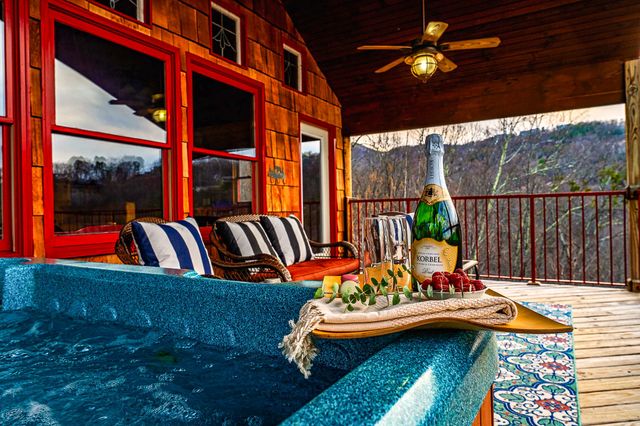 1389 N Baden Dr, Gatlinburg, TN 37738