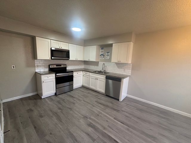 327 3rd Street 103, Grand Prairie, TX 75051