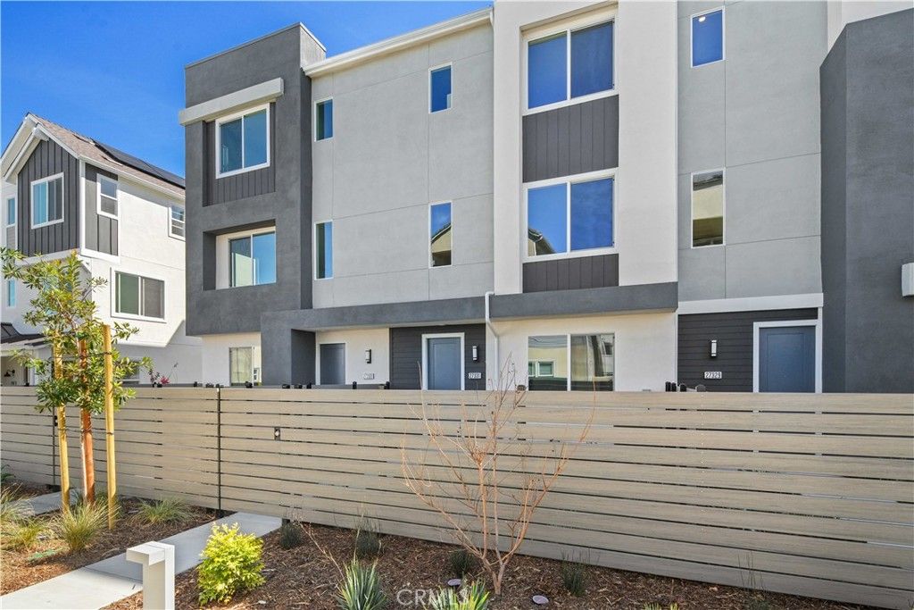 27331 Bear Creek Lane, Valencia, CA 91381