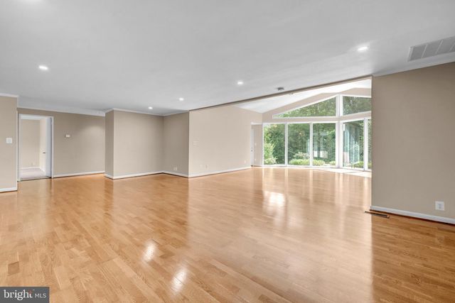 3525 DEVON DR, Falls Church, VA 22042