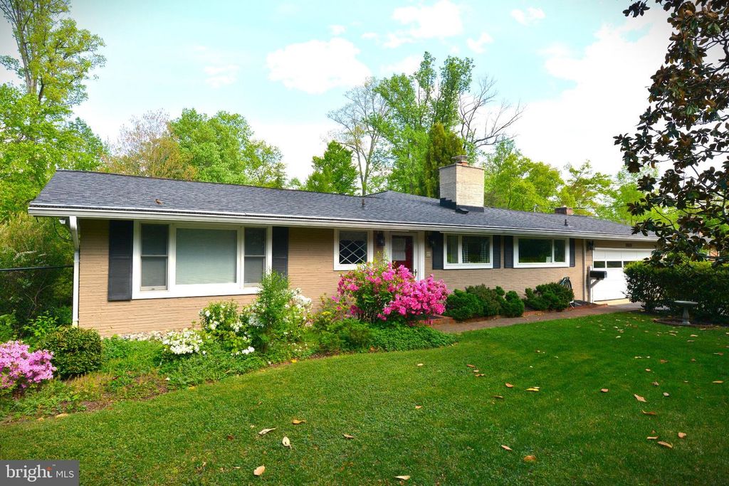 3525 DEVON DR, Falls Church, VA 22042