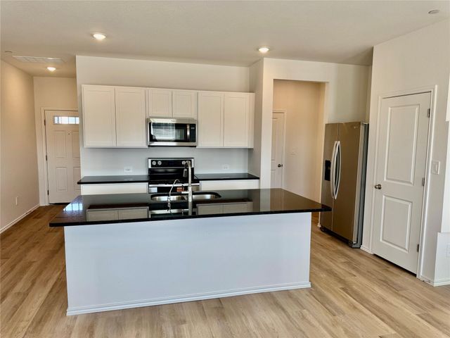 104 Calcite RD 4, Kyle, TX 78640