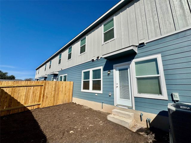 104 Calcite RD 4, Kyle, TX 78640