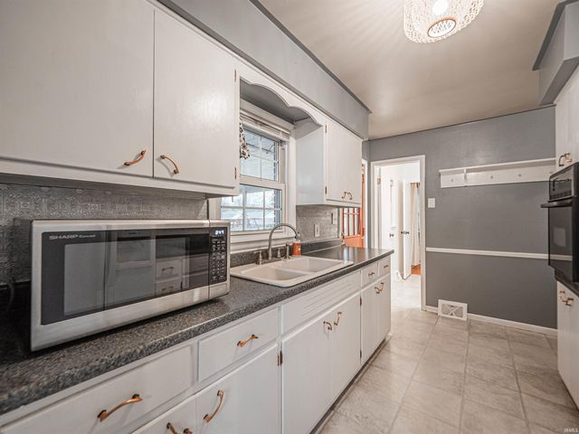 1829 S Parker Drive, Evansville, IN 47714