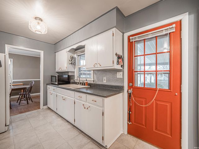 1829 S Parker Drive, Evansville, IN 47714