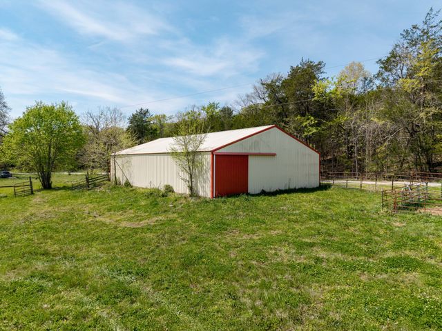305 Ingram Rd, Pulaski, TN 38478