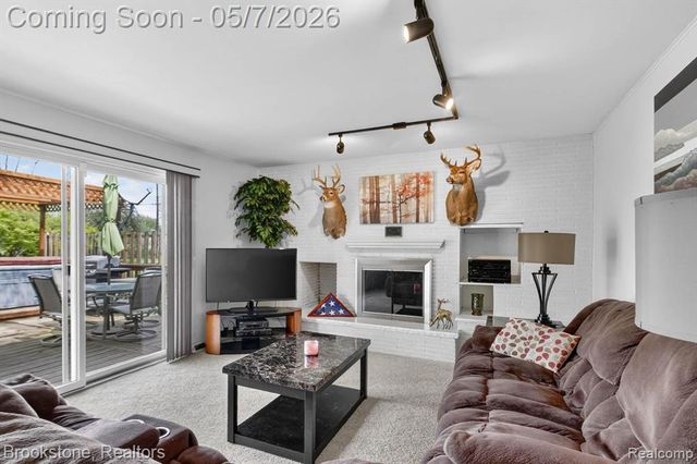2732 Lacota Road, Waterford, MI 48328
