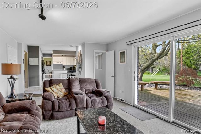 2732 Lacota Road, Waterford, MI 48328