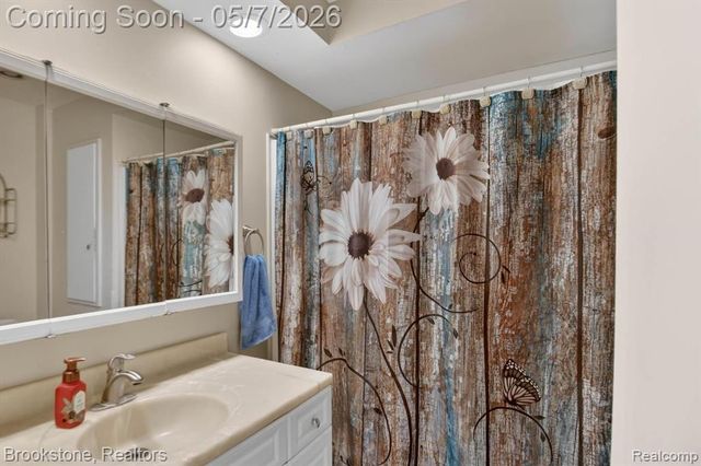 2732 Lacota Road, Waterford, MI 48328