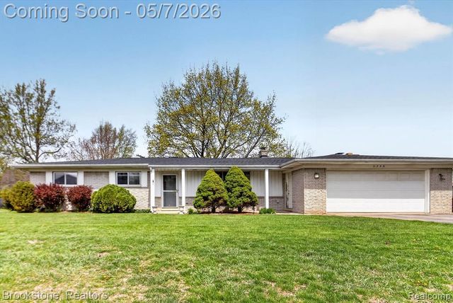 2732 Lacota Road, Waterford, MI 48328