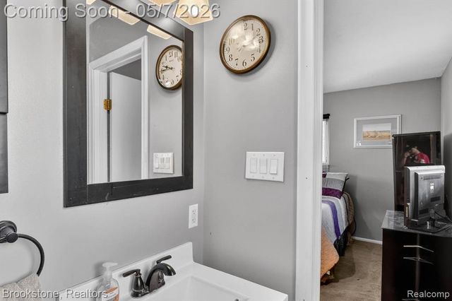 2732 Lacota Road, Waterford, MI 48328