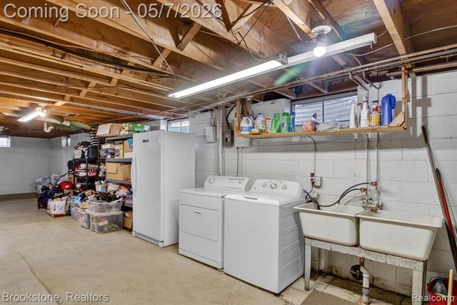 2732 Lacota Road, Waterford, MI 48328