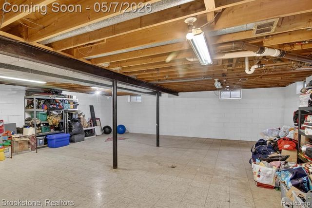 2732 Lacota Road, Waterford, MI 48328