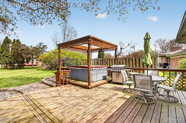 2732 Lacota Road, Waterford, MI 48328