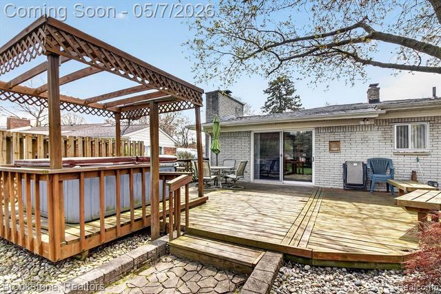 2732 Lacota Road, Waterford, MI 48328