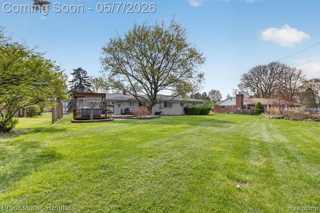 2732 Lacota Road, Waterford, MI 48328