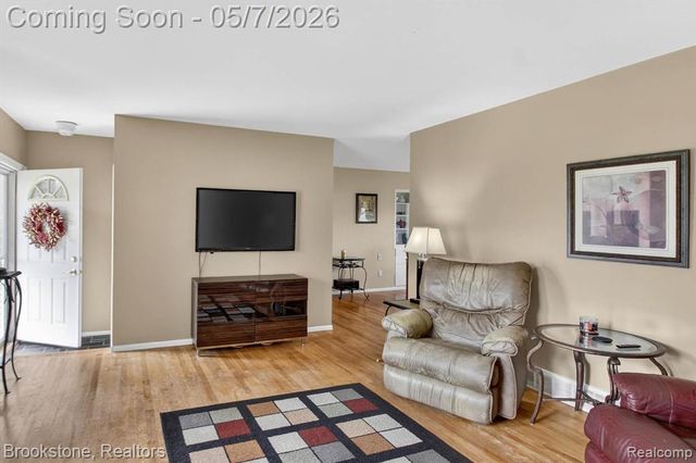 2732 Lacota Road, Waterford, MI 48328