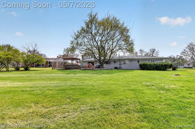 2732 Lacota Road, Waterford, MI 48328